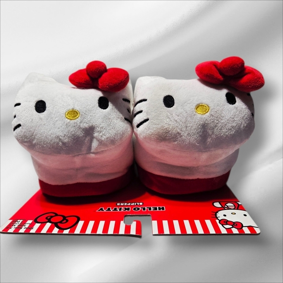 NEW Hello Kitty Women's White and Red Slippers Shoe Size 7-8 M-L NWT - Picture 3 of 6